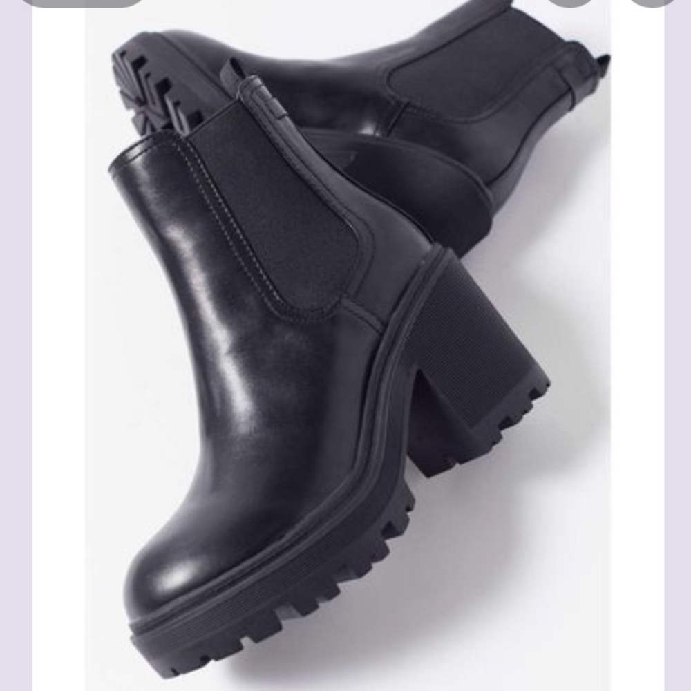 UO Chloe Chelsea Boot - Picture 2 of 8